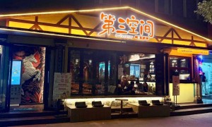 蜜雪冰城卖啤酒，是降维打击？