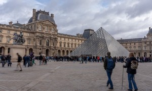 卢浮宫抢劫案第三名嫌疑人被捕