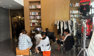 横店短剧现状:现代剧剧组“外逃”,日薪5000元招“爹”是骗局?